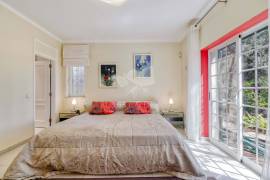 Beautiful 3+ bedroom villa with pool, guest annex,  double garage, lake, fab sea views, garden house. Moncarapacho