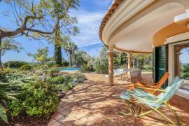 Beautiful 3+ bedroom villa with pool, guest annex,  double garage, lake, fab sea views, garden house. Moncarapacho
