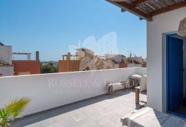 Contemporary 4 bedroom villa, perfect for families and second home buyers. Tavira