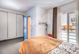 Contemporary 4 bedroom villa, perfect for families and second home buyers. Tavira