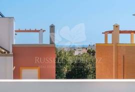 Contemporary 4 bedroom villa, perfect for families and second home buyers. Tavira