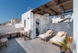 Contemporary 4 bedroom villa, perfect for families and second home buyers. Tavira