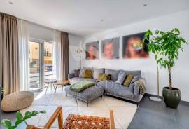 Contemporary 4 bedroom villa, perfect for families and second home buyers. Tavira