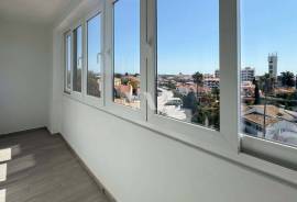 Renovated 2-Bedroom Apartment 900m from Quarteira Beach