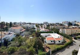 Renovated 2-Bedroom Apartment 900m from Quarteira Beach