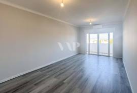 Renovated 2-Bedroom Apartment 900m from Quarteira Beach