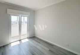 Renovated 2-Bedroom Apartment 900m from Quarteira Beach