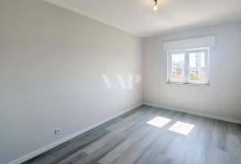 Renovated 2-Bedroom Apartment 900m from Quarteira Beach