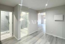 Renovated 2-Bedroom Apartment 900m from Quarteira Beach