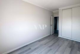 Renovated 2-Bedroom Apartment 900m from Quarteira Beach