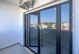 Renovated 2-Bedroom Apartment 900m from Quarteira Beach