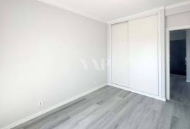 Renovated 2-Bedroom Apartment 900m from Quarteira Beach