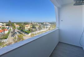 Renovated 2-Bedroom Apartment 900m from Quarteira Beach