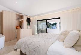 Fully Renovated 4-Bedroom Villa with Saltwater Pool in Vale do Garrão, Vale do Lobo