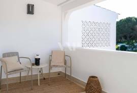 Fully Renovated 4-Bedroom Villa with Saltwater Pool in Vale do Garrão, Vale do Lobo