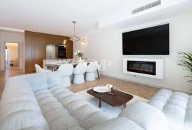 Fully Renovated 4-Bedroom Villa with Saltwater Pool in Vale do Garrão, Vale do Lobo