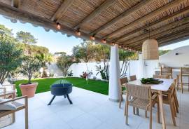 Fully Renovated 4-Bedroom Villa with Saltwater Pool in Vale do Garrão, Vale do Lobo