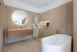 Fully Renovated 4-Bedroom Villa with Saltwater Pool in Vale do Garrão, Vale do Lobo