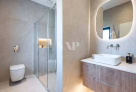 Fully Renovated 4-Bedroom Villa with Saltwater Pool in Vale do Garrão, Vale do Lobo