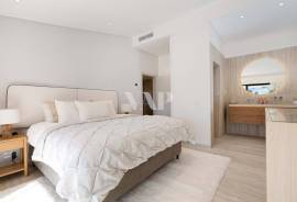 Fully Renovated 4-Bedroom Villa with Saltwater Pool in Vale do Garrão, Vale do Lobo