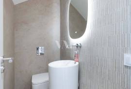 Fully Renovated 4-Bedroom Villa with Saltwater Pool in Vale do Garrão, Vale do Lobo