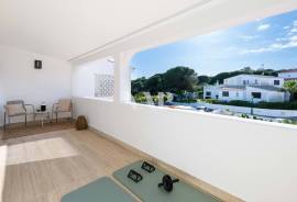 Fully Renovated 4-Bedroom Villa with Saltwater Pool in Vale do Garrão, Vale do Lobo