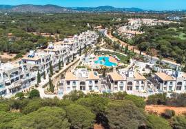 Luxury 2-Bedroom Apartment with Pool View in Pine Hills, Vila Sol – Vilamoura