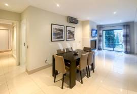 Luxury 2-Bedroom Apartment with Pool View in Pine Hills, Vila Sol – Vilamoura