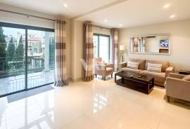 Luxury 2-Bedroom Apartment with Pool View in Pine Hills, Vila Sol – Vilamoura