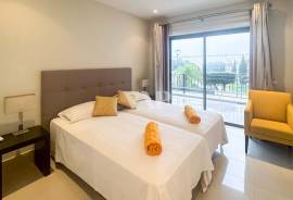 Luxury 2-Bedroom Apartment with Pool View in Pine Hills, Vila Sol – Vilamoura