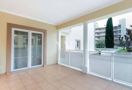 Renovated 2-Bedroom Apartment with Pool in Vilamoura