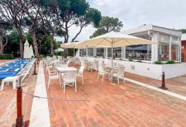 1-Bedroom Apartment with Private Rooftop in Vilamoura