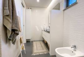 Modern 2-Bedroom Apartment with Panoramic Views in Faro