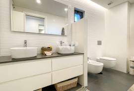 Modern 2-Bedroom Apartment with Panoramic Views in Faro