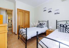 2 bedroom flat in Vilamoura for sale, set in private condominium