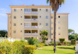 2 bedroom flat in Vilamoura for sale, set in private condominium