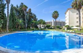 2 bedroom flat in Vilamoura for sale, set in private condominium