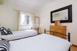 2 bedroom flat in Vilamoura for sale, set in private condominium