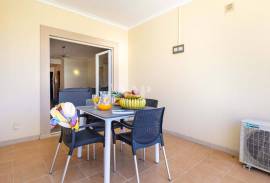2 bedroom flat in Vilamoura for sale, set in private condominium
