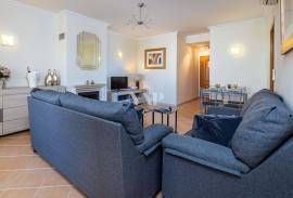 2 bedroom flat in Vilamoura for sale, set in private condominium