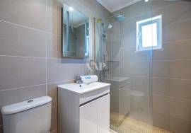 2 bedroom flat in Vilamoura for sale, set in private condominium