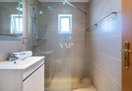 2 bedroom flat in Vilamoura for sale, set in private condominium