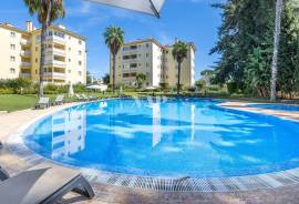 2 bedroom flat in Vilamoura for sale, set in private condominium