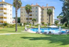 2 bedroom flat in Vilamoura for sale, set in private condominium