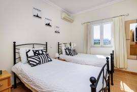 2 bedroom flat in Vilamoura for sale, set in private condominium