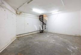 Commercial Store for Sale at Quinta Shopping – 30m² with Basement | Quinta do Lago