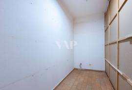 Commercial Store for Sale at Quinta Shopping – 30m² with Basement | Quinta do Lago