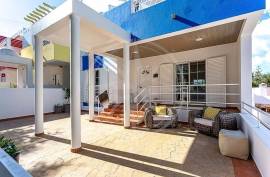 Furnished 5 Bedroom Tavira villa with large sun terraces