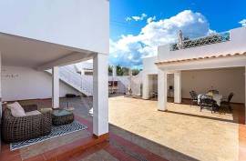 Furnished 5 Bedroom Tavira villa with large sun terraces