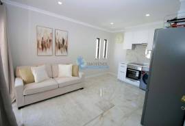 Renovated 1+1 bedroom apartment with balcony to the south and parking | Montechoro, Albufeira